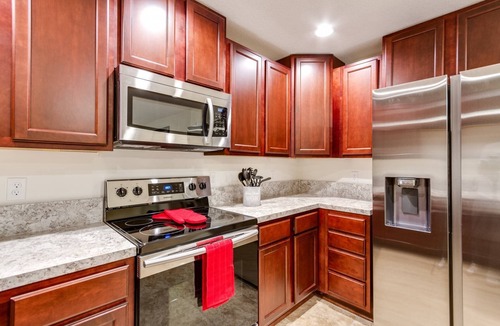 Green Cove Springs Apartment | Oak Street #13 |Monthly Rates |Walkable |Small Dogs Ok |Seasonal Pool |Near St Johns River & Pier