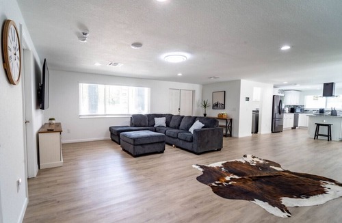 Zephyrhills House | "Oaks Manor" - 4 Bed 3 Bath Home w/Fenced Backyard