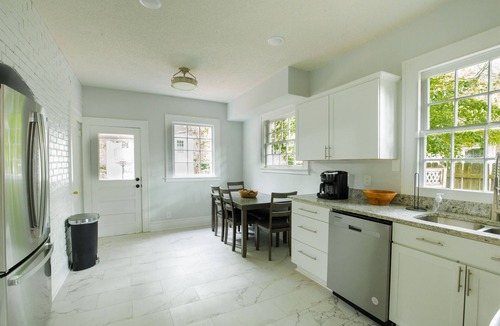 Mount Berry House | Oakwood Retreat:Charming Historic Home sleeps 8