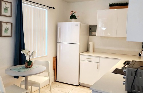 Royal Poinciana Hotel | Oasis at Hollywood - Sleeps 5 - Unit 1