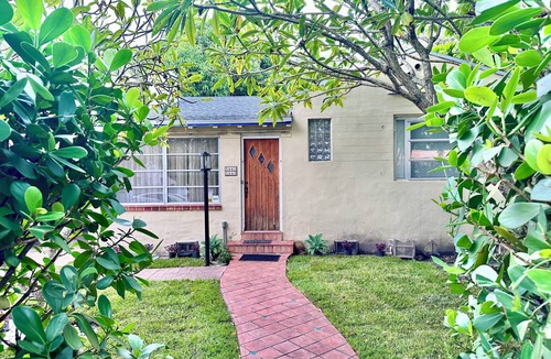 Coral Way House | Oasis centrally located minutes from Brickell, Coral Gables, South beach
