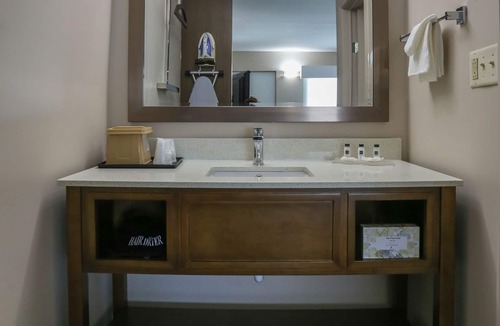 Polk Village Hotel | Oasis Inn