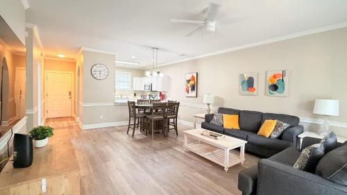 Central Myrtle Beach Apartment | Oasis Stay at Myrtlewood Pet Friendly 2BR Retreat
