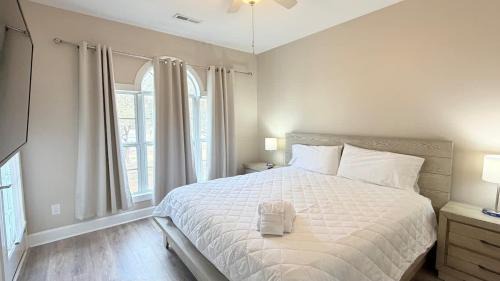 Central Myrtle Beach Apartment | Oasis Stay at Myrtlewood Pet Friendly 2BR Retreat