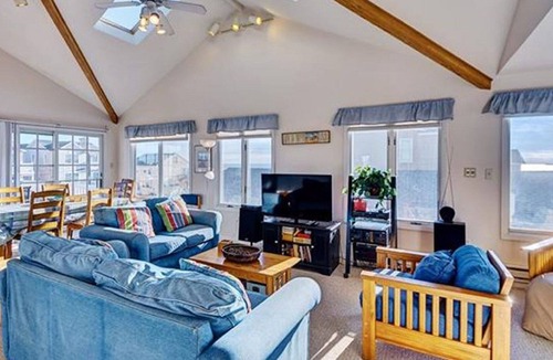South Beach Haven House | Ocean & Bay Views, 5 Decks, Steps to Beach! *NEW* to rentals