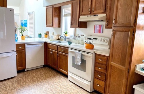 Wildwood Crest House | Ocean Beach House - Block of the beach! Sleeps 8-10