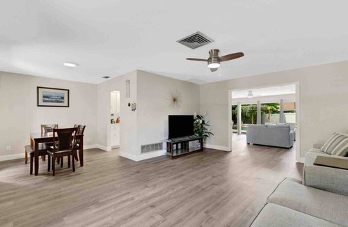 Whitfield House | Ocean Breeze for 10!