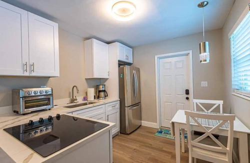 East Central Boulevard Apartment | Ocean Breezes