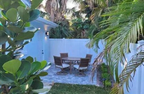 East Central Boulevard Apartment | Ocean Breezes