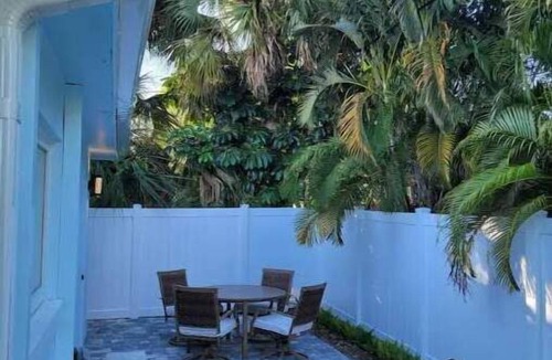 East Central Boulevard Apartment | Ocean Breezes