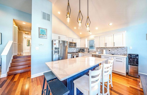 North End Condo | Ocean City Walk to Shore- 4 Bedrooms with Rooftop Deck & Porch