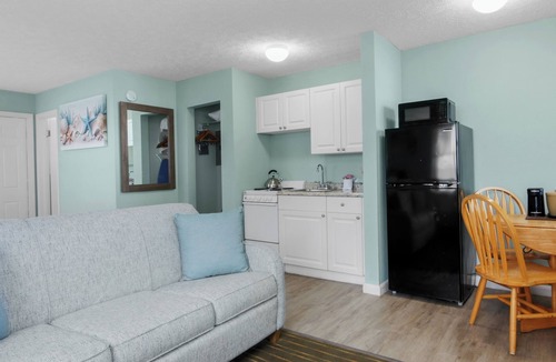 Bridgeport Heights Hotel | Ocean Court Beachfront Hotel