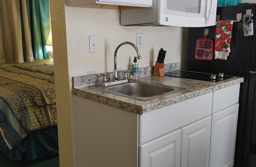 Lenox Park Apartment | Ocean Front Suite on the Beach!