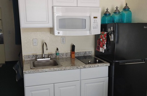 Lenox Park Apartment | Ocean Front Suite on the Beach!