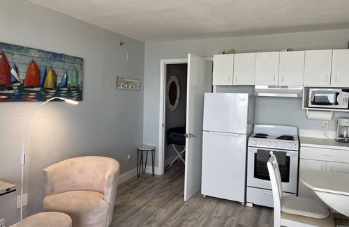 Lenox Park Condo | Ocean front w/Balcony -the "How Sweet It Is!" condo with breathtaking Views