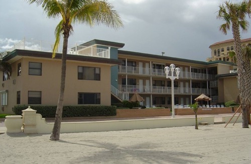 Hollywood Condo | Ocean Grande Beach Club Resort