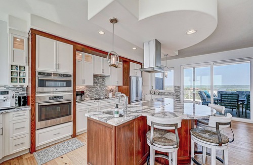 Crescent Beach House | Ocean Paradise