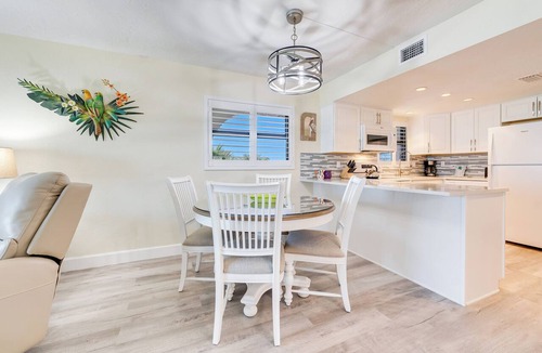 Sanibel Condo | OCEAN'S REACH 1A3: Corner Unit, 3rd Floor, All Amenities Open!