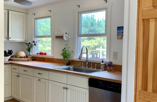 Beach Haven Cottage | Ocean side cottage