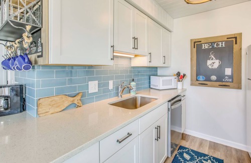 North Carolina Coast Apartment | Ocean-view Balcony: Carolina Beach Condo!