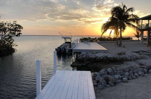 Cutthroat Harbor Estates Cottage | Ocean view home -Private launch & breath taking sunset views-min 28 day rentals