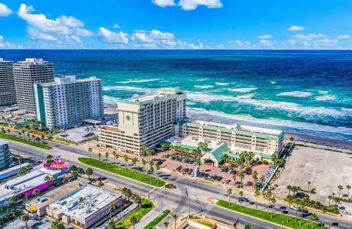 Ortona Park Apartment | Ocean-view studio - prime location on the beach