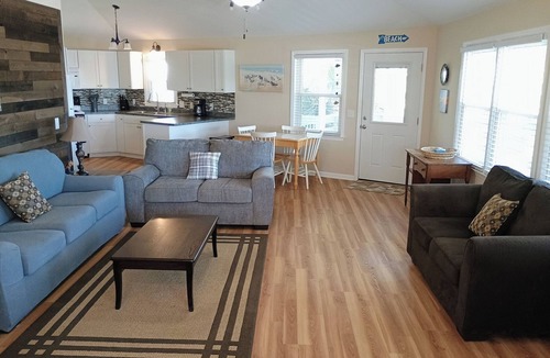Edisto Island House | Ocean View Updated Beach House,Large Screened Porch,Beach Across the Street