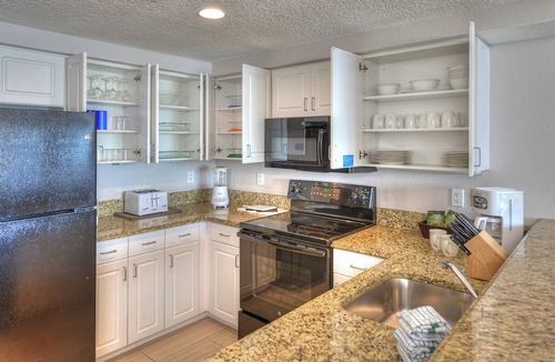Brush - Stewarts Condo | Ocean Walk - Beachfront Resort 2Bd-2Ba