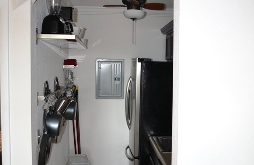 Lauderdale-by-the-Sea Apartment | Oceanfront! Clean and Cozy, Free Wi-Fi & calls to US and Canada