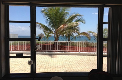 Lauderdale-by-the-Sea Apartment | Oceanfront! Clean and Cozy, Free Wi-Fi & calls to US and Canada