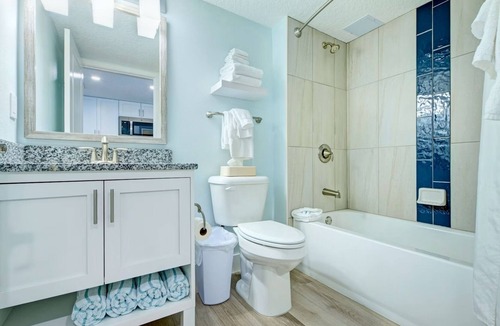 Daytona Beach Resort | Oceanfront 1 bedroom condo in Daytona Beach Florida- sleeps 4 people, ocean view