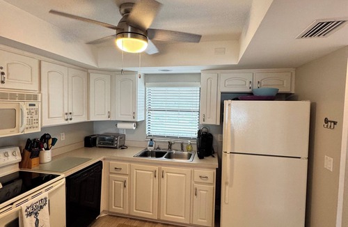 Breakers Condo | Oceanfront 2 bed/2 bath condo, top floor (3rd), fully equipped