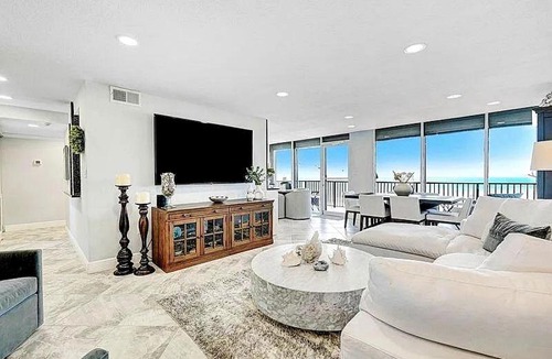 Michigan Beach Apartment | Oceanfront 2BR Penthouse with Balcony Views