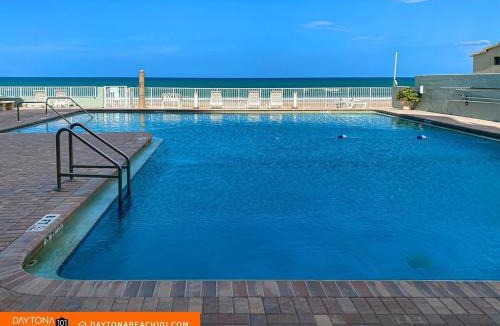 East Daytona Apartment | Oceanfront building with studio