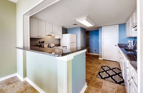 Fernandina Beach Condo | Oceanfront condo with large balcony, pool, central AC & views
