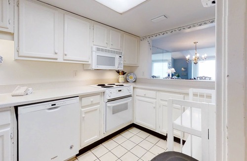 Fernandina Beach Condo | Oceanfront condo with spacious balcony, great views, AC & outdoor pool