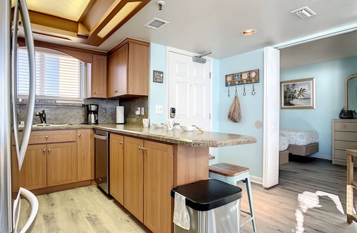 Horton Shores Condo | Oceanfront Condo - Beach, Pool & Steps to Flagler Ave