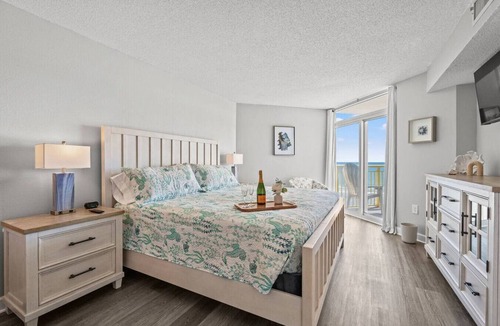Crescent Beach Condo | Oceanfront King Bed 2BR 2BA Condo with WD Kitchen
