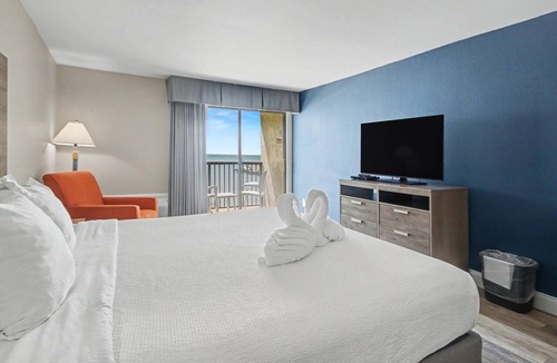 Myrtle Beach Hotel | Oceanfront King Room + Lazy River & Hot Tub