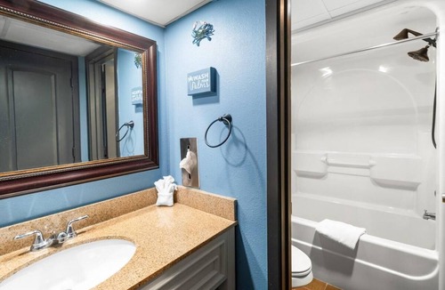 Myrtle Beach Hotel | Oceanfront King Suite: Free Breakfast 15th Floor