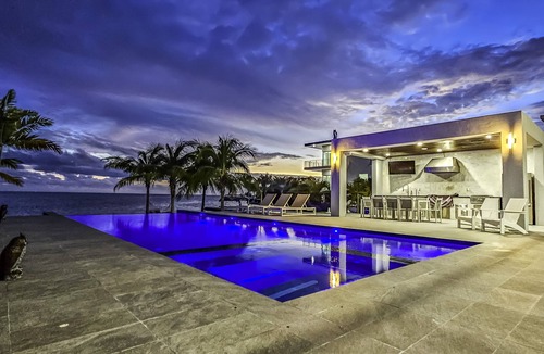Farara Shores House | Oceanfront Luxury, Infinity Pool W/Spa, Dock, Kayaks