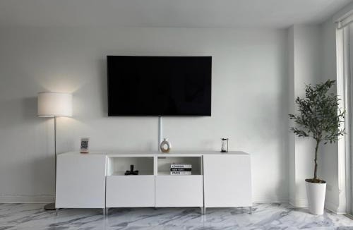 Mid Beach Apartment | Oceanfront Luxury Miami Escape Pool&Gym