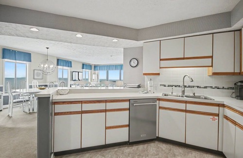Crescent Beach Condo | Oceanfront Penthouse - Crescent Towers I 901