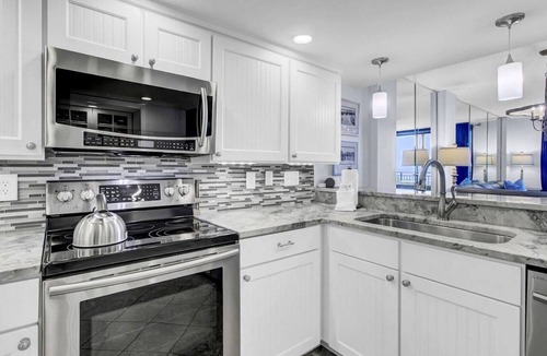 Isle of Palms Condo | Oceanfront Penthouse | 3 Decks & Spectacular Views | Shipwatch