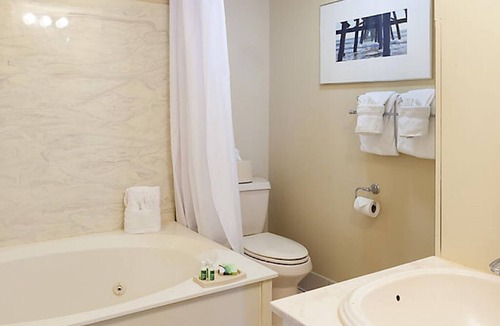 Downtown Myrtle Beach Resort | Oceanfront Resort Sea Glass Tower-1 Bdrm Deluxe (Ocean Front) Sleeps 4