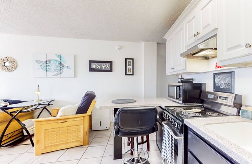Lenox Park Apartment | Oceanfront studio with balcony, pool, hot tub, beach access & ideal location