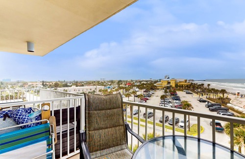 Lenox Park Apartment | Oceanfront studio with balcony, pool, hot tub, beach access & ideal location