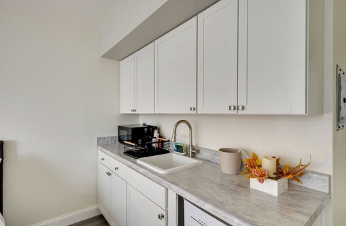 Daytona Beach Apartment | Oceanfront Studio Amazing Beach Views Pool