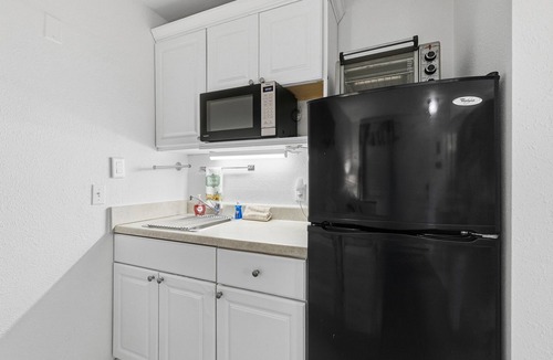 Lenox Park Condo | Oceanfront Views + Pool, Balcony & Hot Tub at Harbour Beach Resort