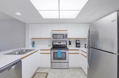 Marco Island House | Oceangoing condo with pool and steps to beach and food